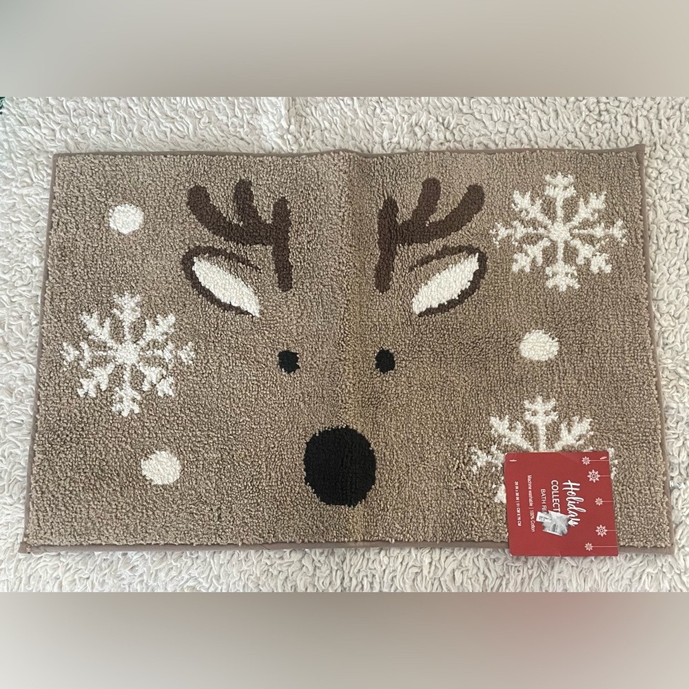 Holiday Reindeer Bath Mat - Tan and White